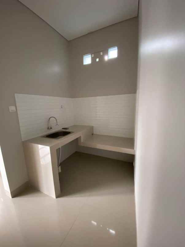 rmah baru 2 lantai di pondok melati jatimurni bekasi