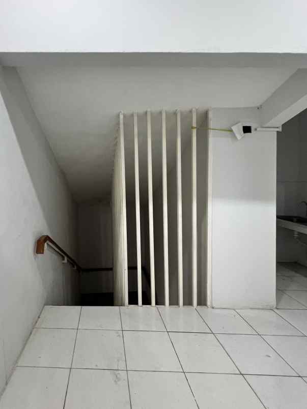 ruko 4 lantai di kawasan komersial kemang