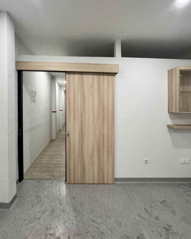 ruko 4 lantai di kawasan komersial kemang