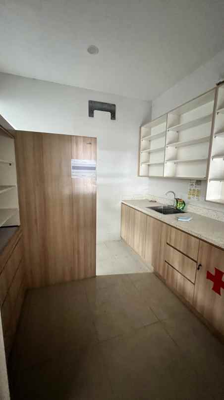 ruko 4 lantai di kawasan komersial kemang