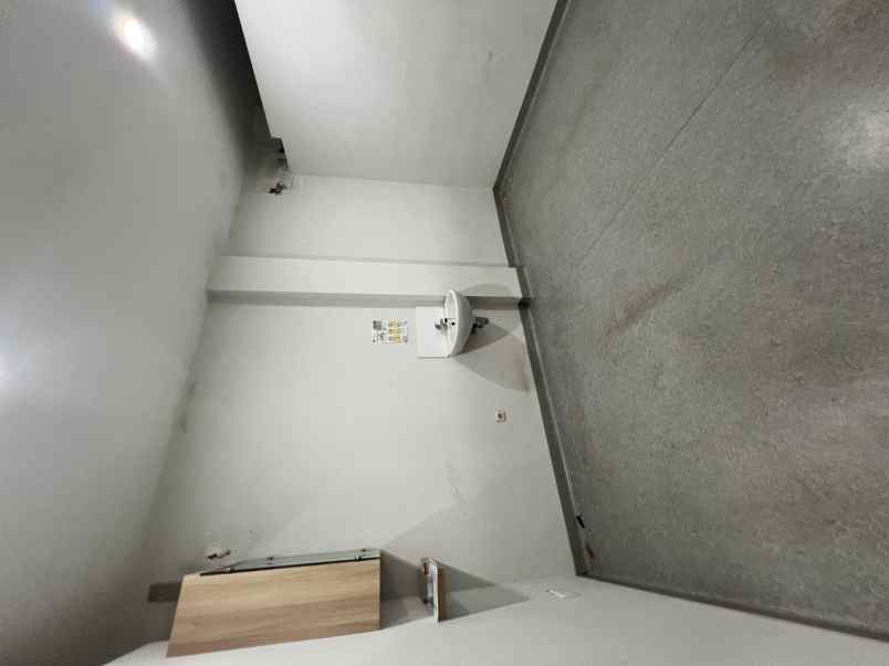 ruko 4 lantai di kawasan komersial kemang