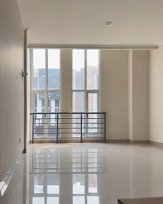 ruko modern 2 lantai di kawasan komersial kota wisata