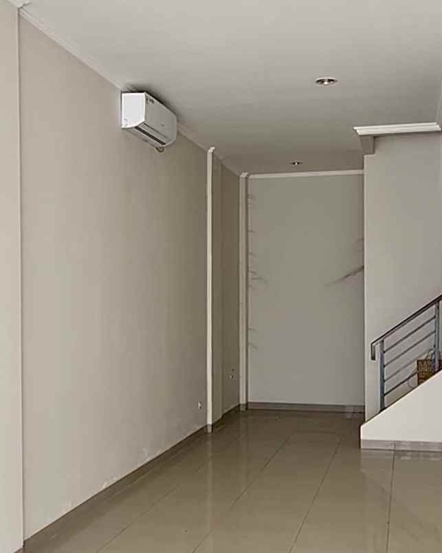 ruko modern 2 lantai di kawasan komersial kota wisata