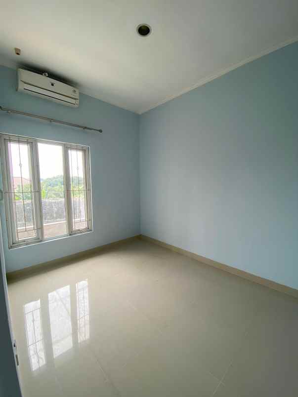 rumah 2 lantai dalam cluster di pondok kelapa jaktim