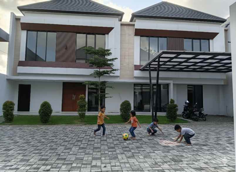 rumah 2 lantai dekat kampus ugm