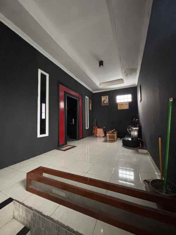 rumah 2 lantai di srondol kulon di banyumanik semarang