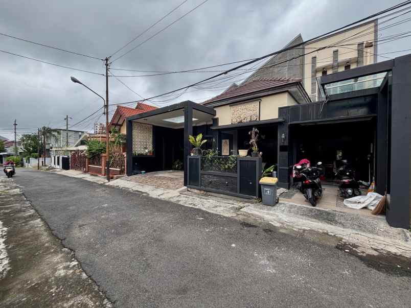 rumah 2 lantai di srondol kulon di banyumanik semarang