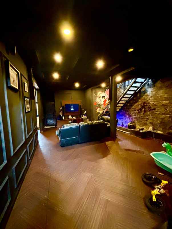 rumah 2 lantai di srondol kulon di banyumanik semarang