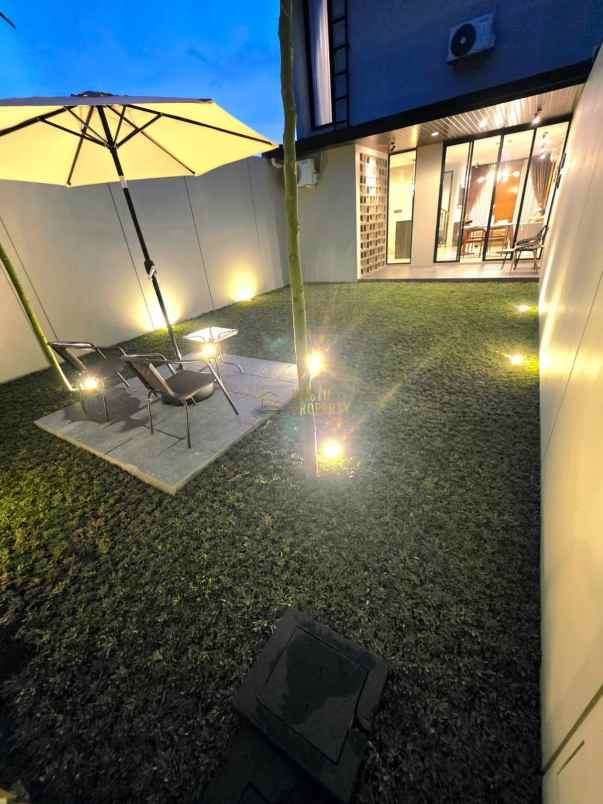 rumah 2 lantai full furnished dekat maguwoharjo sleman