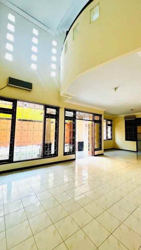 rumah 2 lantai graha family baru renov jalur utama