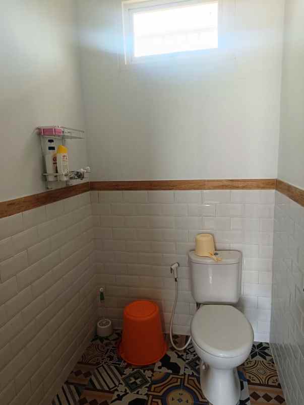 rumah 2 lantai posisi hook di kadirojo kalasan sleman