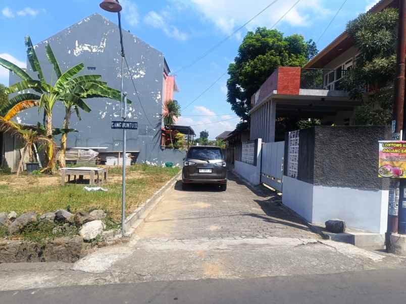 rumah 2 lantai posisi hook di kadirojo kalasan sleman