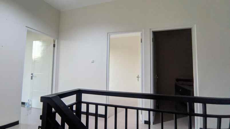 rumah 2 lantai siap huni di sambikerep lontar surabaya