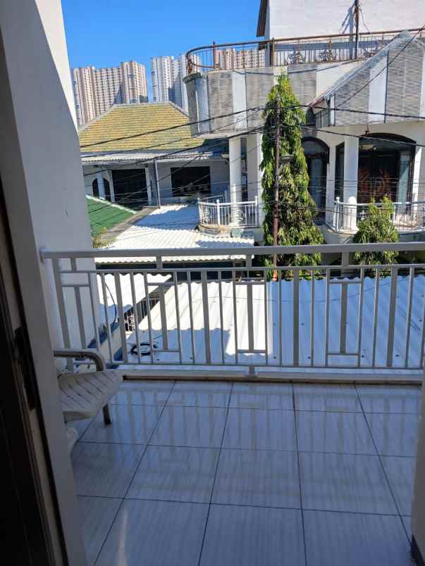 rumah 2 lantai siap huni jl karang asem surabaya timur