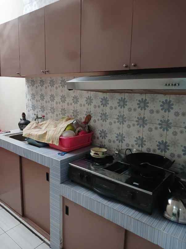 rumah 2 lantai siap huni jl karang asem surabaya timur