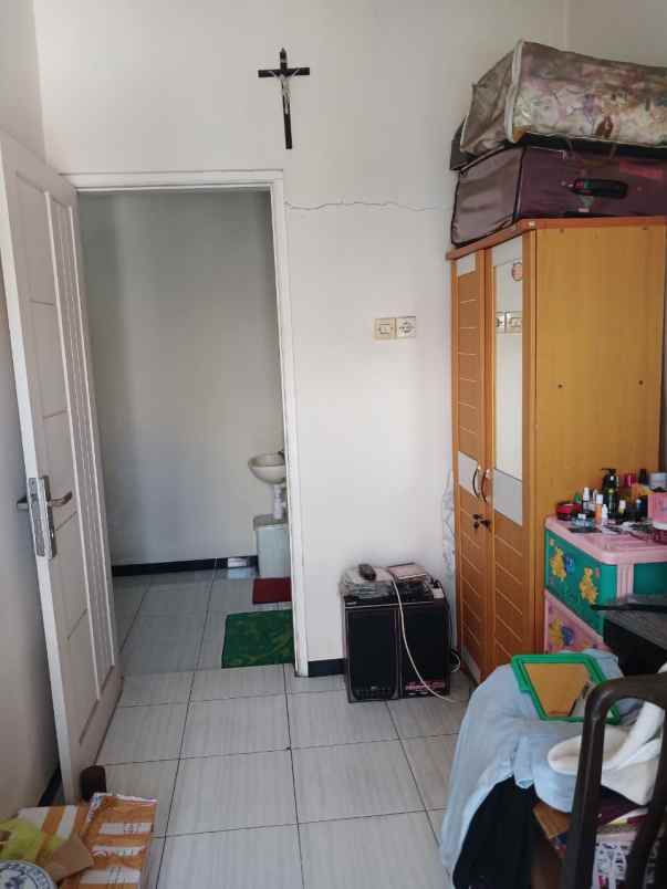 rumah 2 lantai siap huni jl karang asem surabaya timur