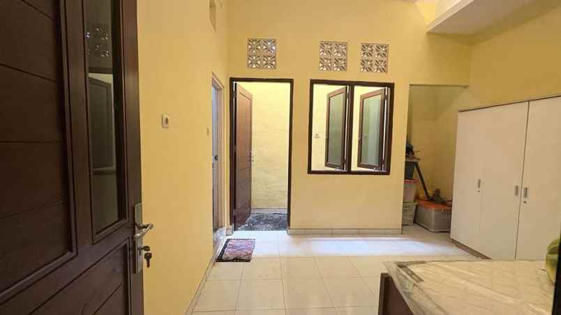 rumah 6 kamar konsep kost kostan di pemogan denpasar