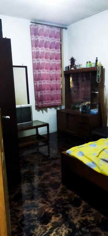 rumah akses 2 mobil 350 meter ke jalan raya soepomo