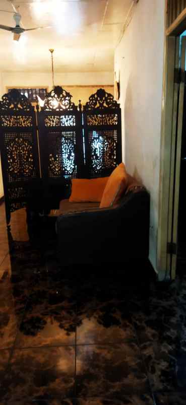 rumah akses 2 mobil 350 meter ke jalan raya soepomo