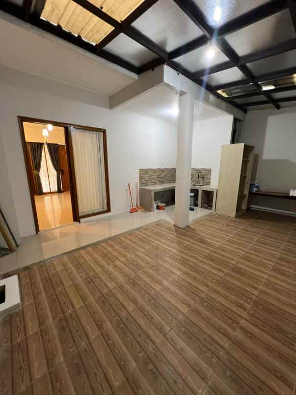 rumah bali garden city view awiligar