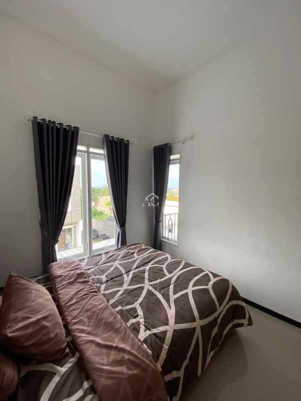 rumah baru 2 lantai di fasco regency pakis malang