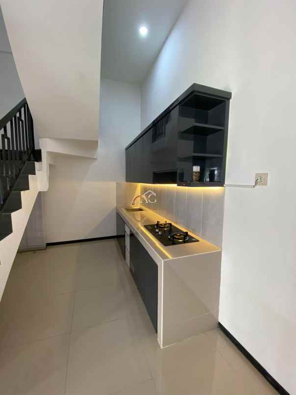 rumah baru 2 lantai di fasco regency pakis malang