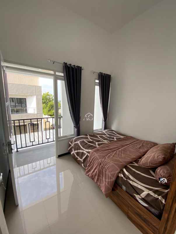 rumah baru 2 lantai di fasco regency pakis malang