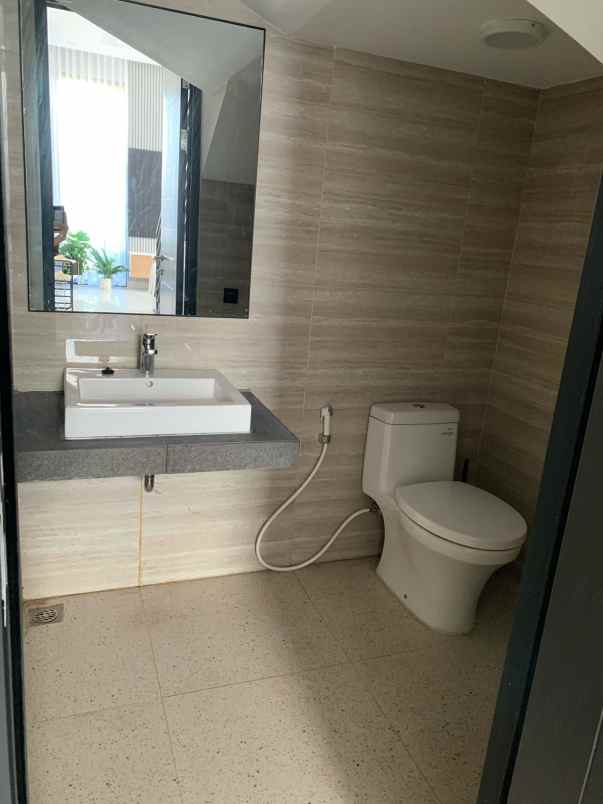 rumah baru modern 2 lantai di dekat tol buah batu
