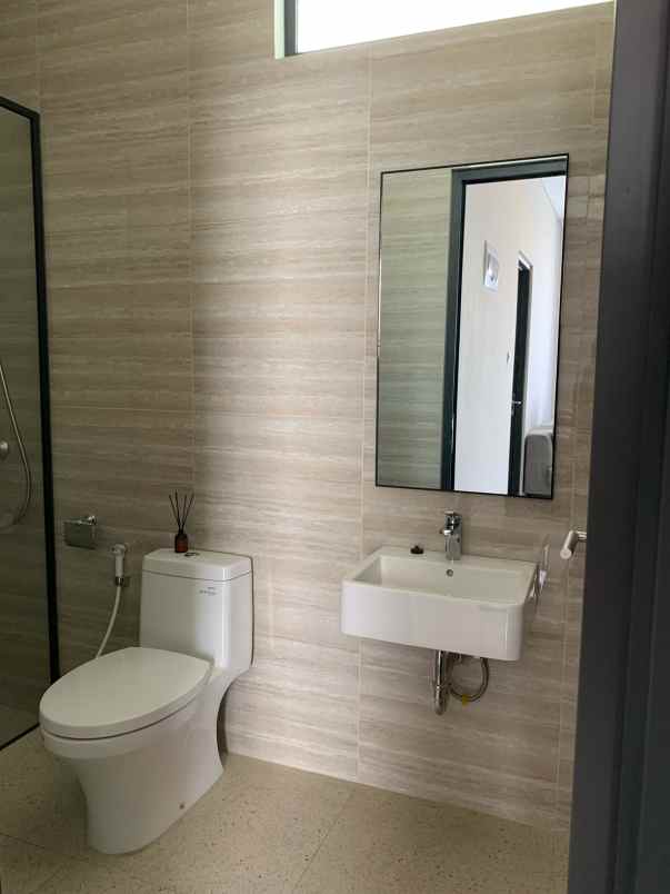 rumah baru modern 2 lantai di dekat tol buah batu