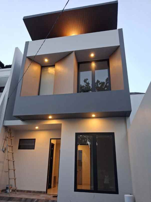 rumah baru modern 2 lantai manyar jaya