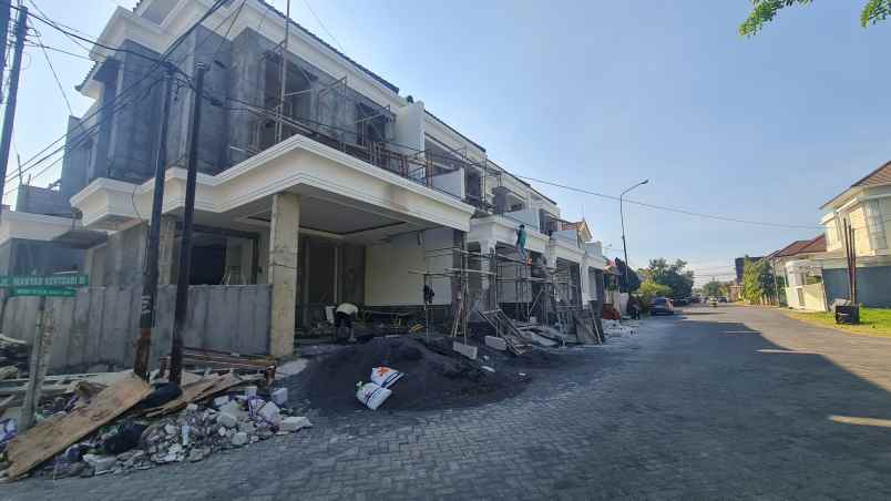 rumah baru modern lokasi manyar sukolilo surabaya