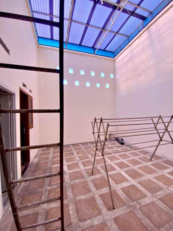 rumah baru renovasi lokasi strategis dalam perumahan