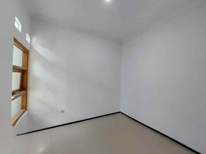 rumah baru tepi jalan raya di kalasan sleman