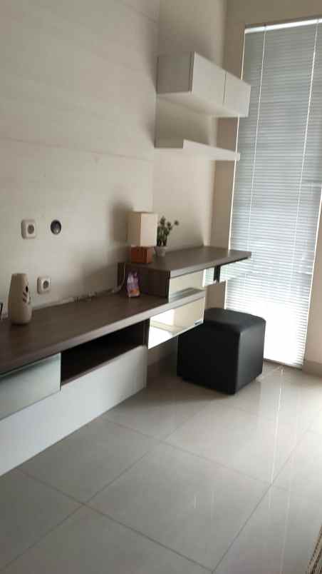 rumah beserta furnish bagus wisata bukit mas