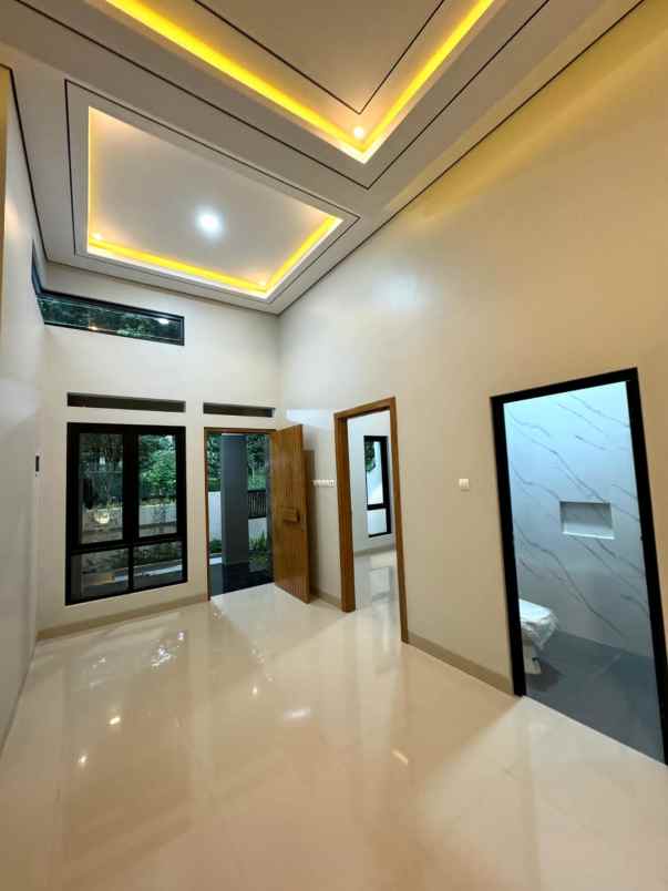 rumah cantik modern tropis dekat kampus uii yogyakarta