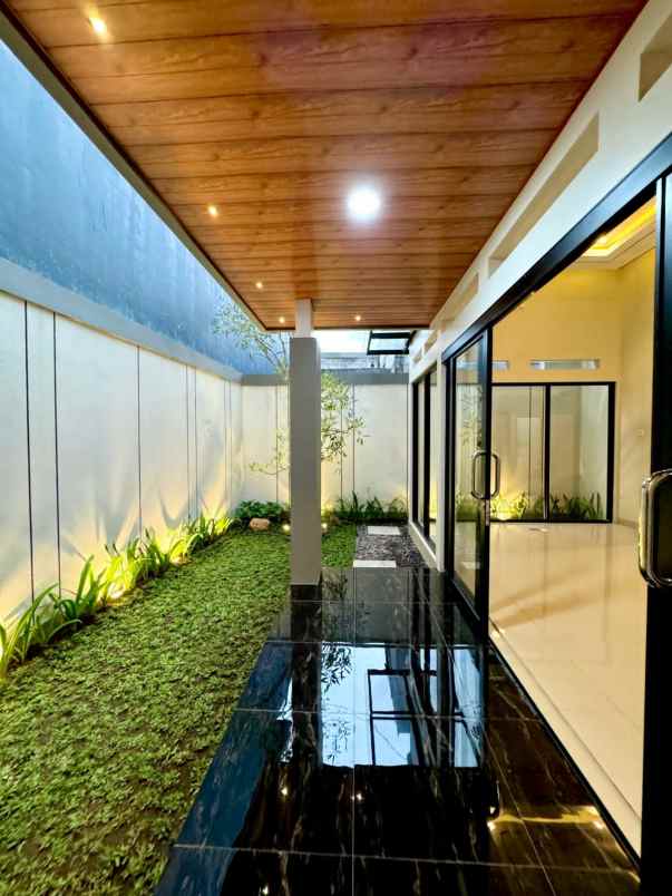 rumah cantik modern tropis dekat kampus uii yogyakarta