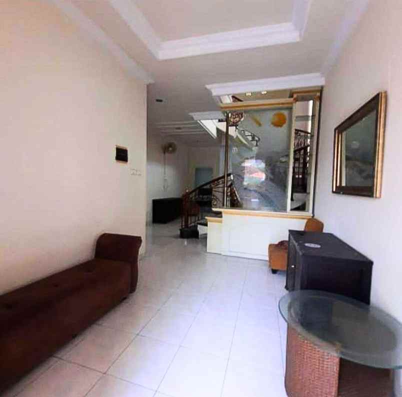 rumah cantik tenggilis mejoyo