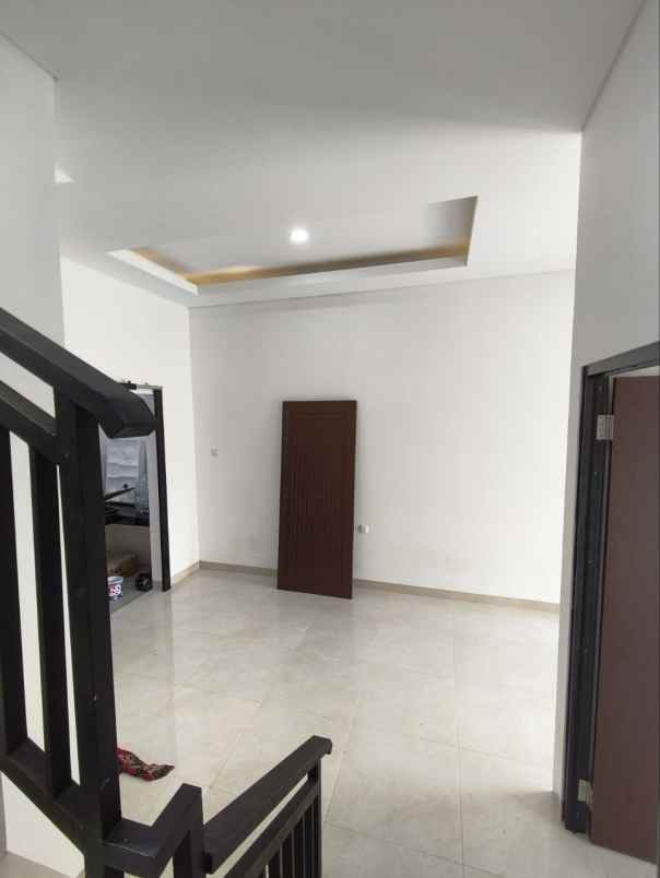 rumah cibubur jakarta timur tidak sampai 1m