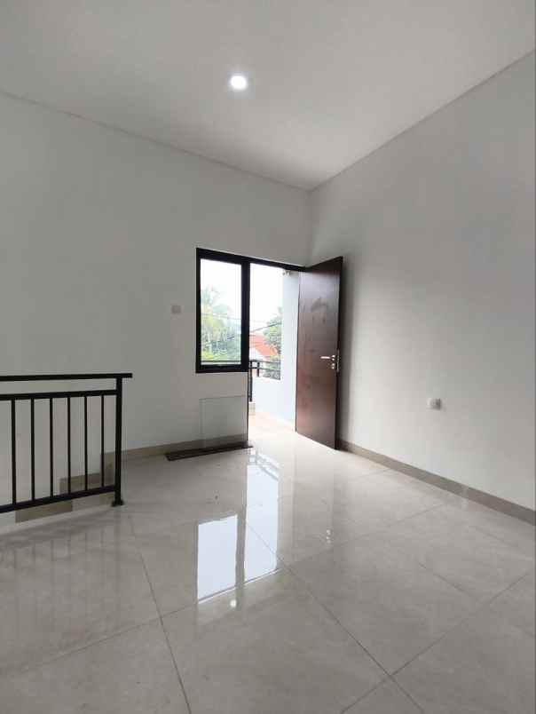 rumah cibubur jakarta timur tidak sampai 1m