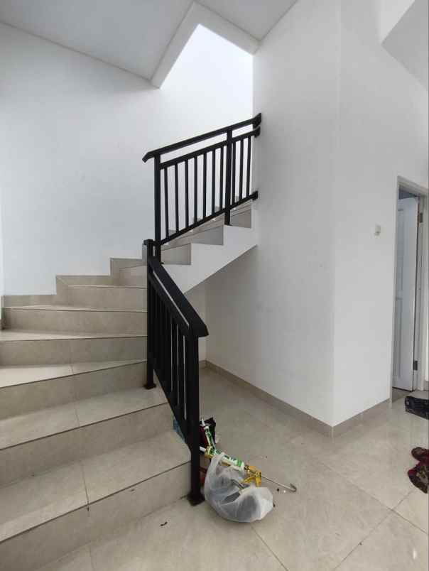 rumah cibubur jakarta timur tidak sampai 1m