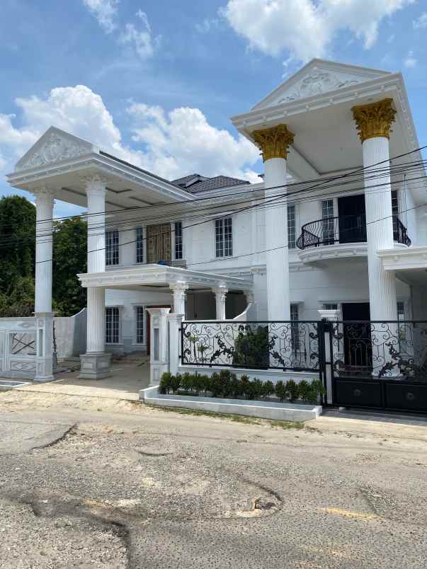 rumah classic 2 lantai di komplek pemda pekanbaru