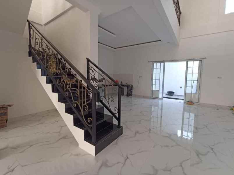 rumah classic 2 lantai di komplek pemda pekanbaru
