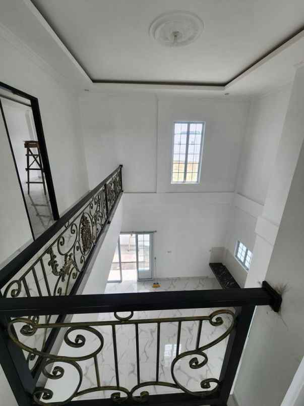 rumah classic 2 lantai di komplek pemda pekanbaru