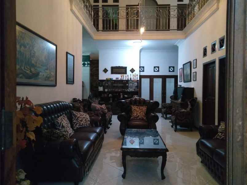 rumah dekat kawasan bisnis central