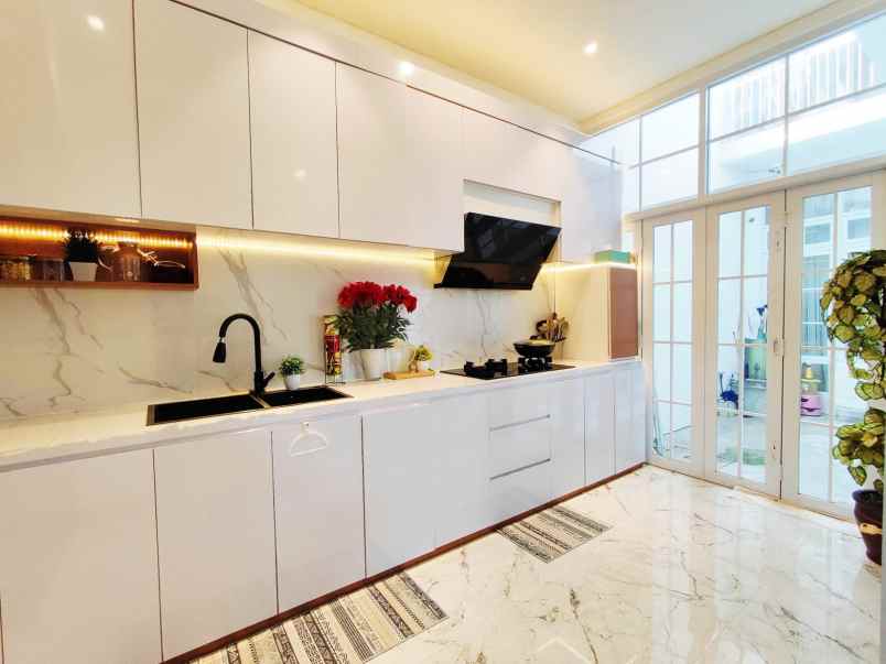 rumah depok 2 lantai semi furnished di sleman jogja