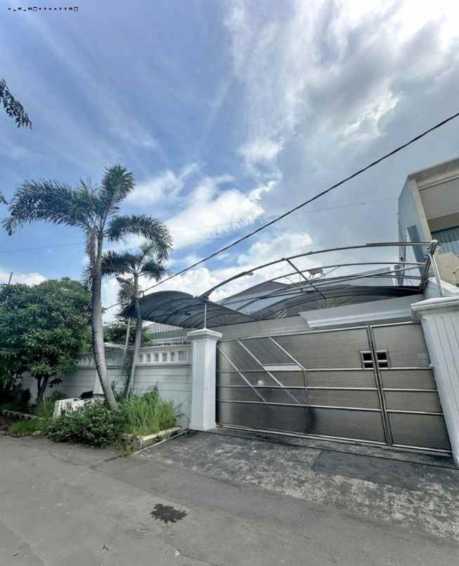 rumah dharmahusada indah strategis