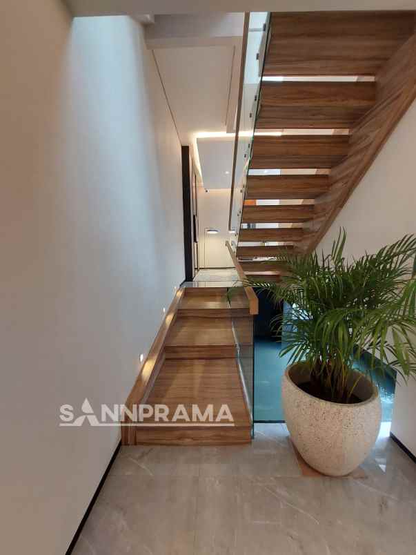 rumah elegan dalam cluster exclusive di sawangan