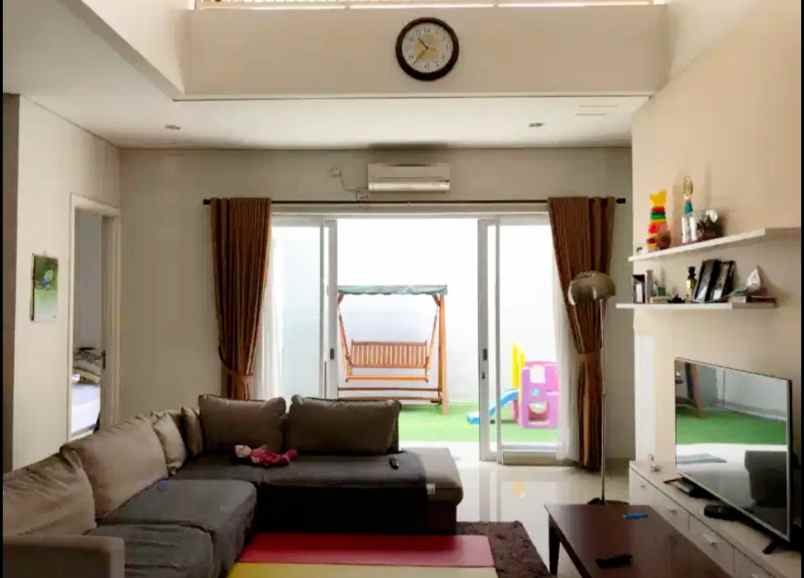 rumah fully furnished di anggrek loka bsd tangsel