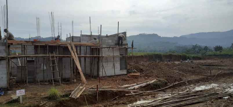 rumah jalan raya tajur desa