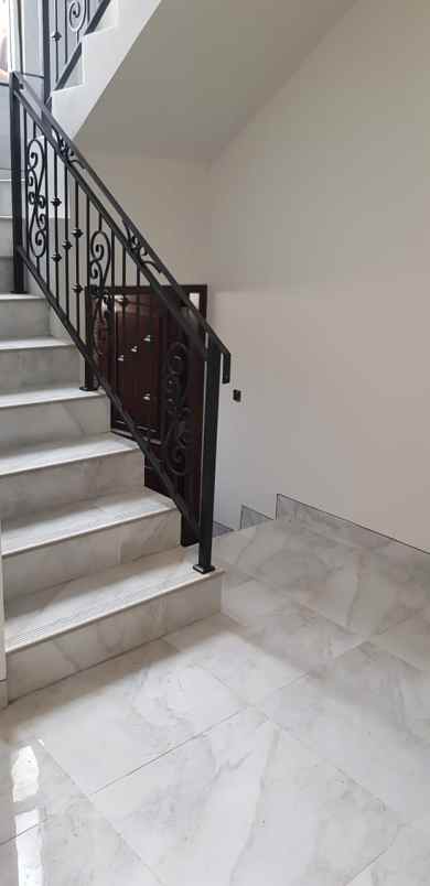 rumah jl jati makmur raya pondok